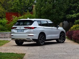 mitsubishi-outlander-2023